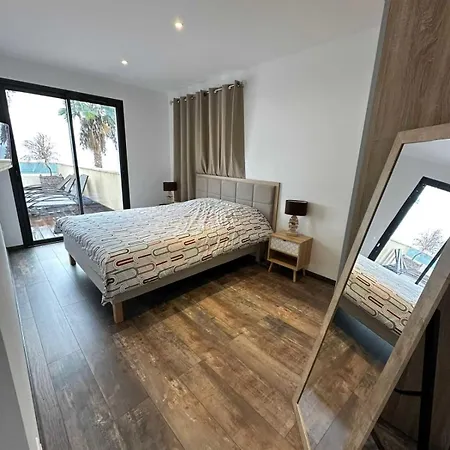 Escape To Calm With Sea View Lägenhet