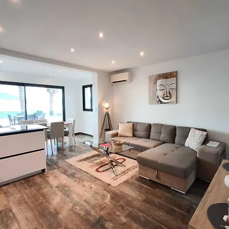 Escape To Calm With Sea View Apartament