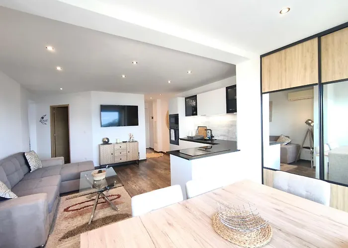 Escape To Calm With Sea View Daire *