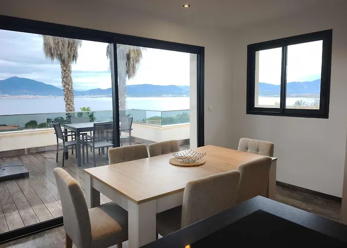 Escape To Calm With Sea View Daire *